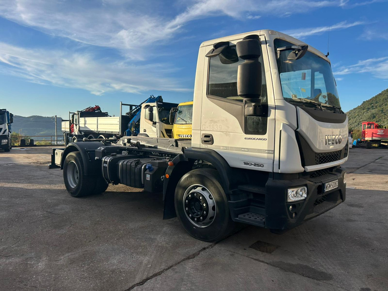 IVECO EUROCARGO 180-250 - Camión multibasculante, Camión grúa: foto 1 IVECO EUROCARGO 180-250 - Camión multibasculante, Camión grúa: foto 1