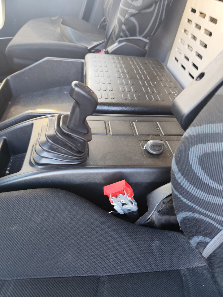 IVECO EUROCARGO 180-320 - Camión chasis: foto 4 IVECO EUROCARGO 180-320 - Camión chasis: foto 4