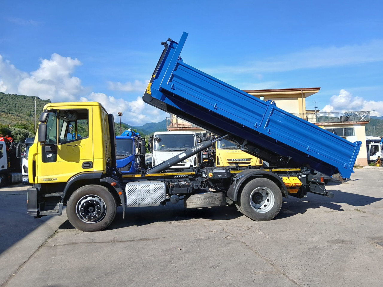 IVECO EUROCARGO 190EL25 - Camión multibasculante: foto 5 IVECO EUROCARGO 190EL25 - Camión multibasculante: foto 5