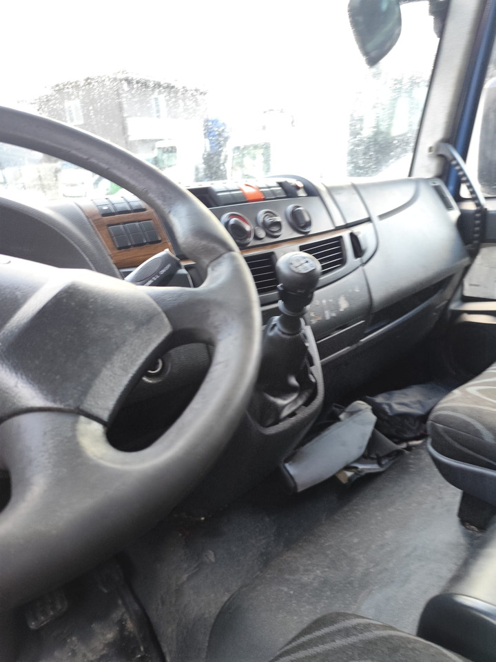 IVECO EUROCARGO 190EL28 - Camión chasis: foto 2 IVECO EUROCARGO 190EL28 - Camión chasis: foto 2