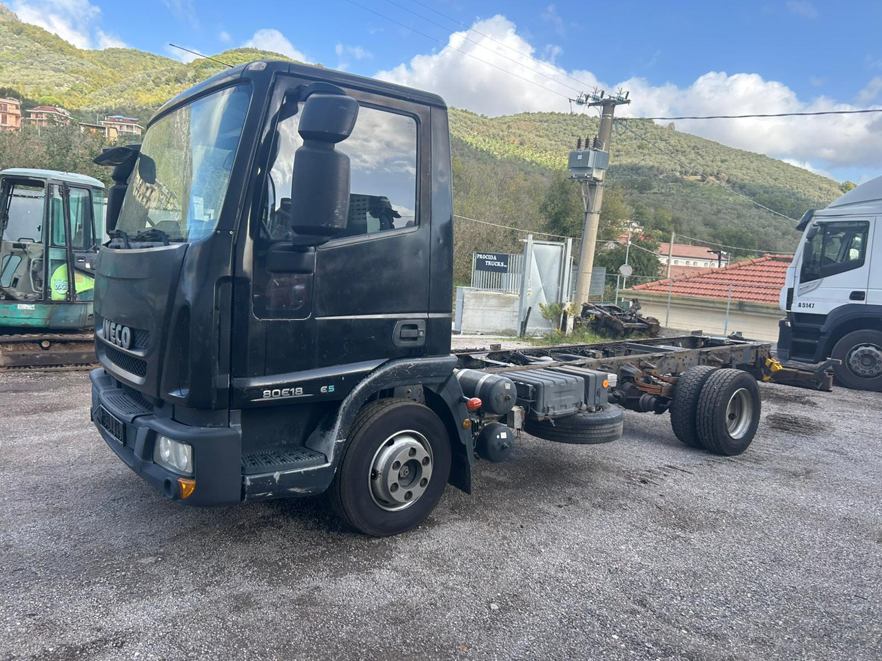 IVECO EUROCARGO 80E18 - Camión chasis, Camión volquete: foto 4 IVECO EUROCARGO 80E18 - Camión chasis, Camión volquete: foto 4