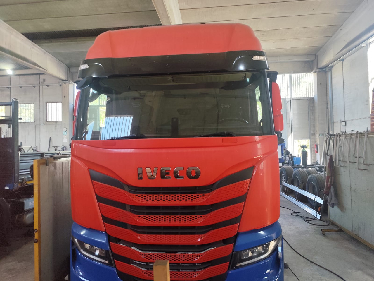 IVECO S-WAY AS260S48 Y - Camión chasis: foto 4 IVECO S-WAY AS260S48 Y - Camión chasis: foto 4