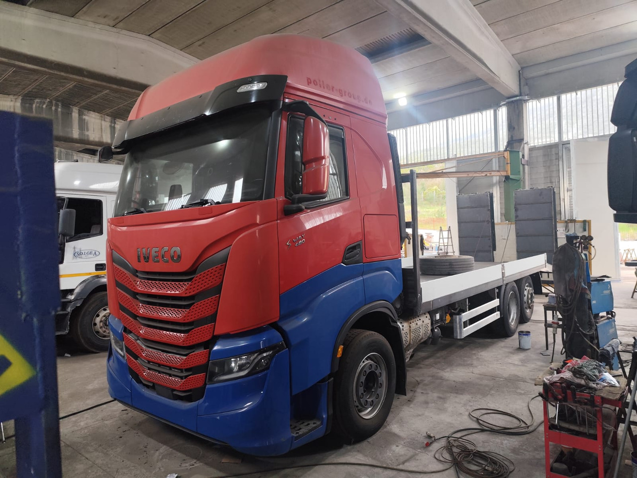 IVECO S-WAY AS260S48 Y - Camión caja abierta: foto 1 IVECO S-WAY AS260S48 Y - Camión caja abierta: foto 1