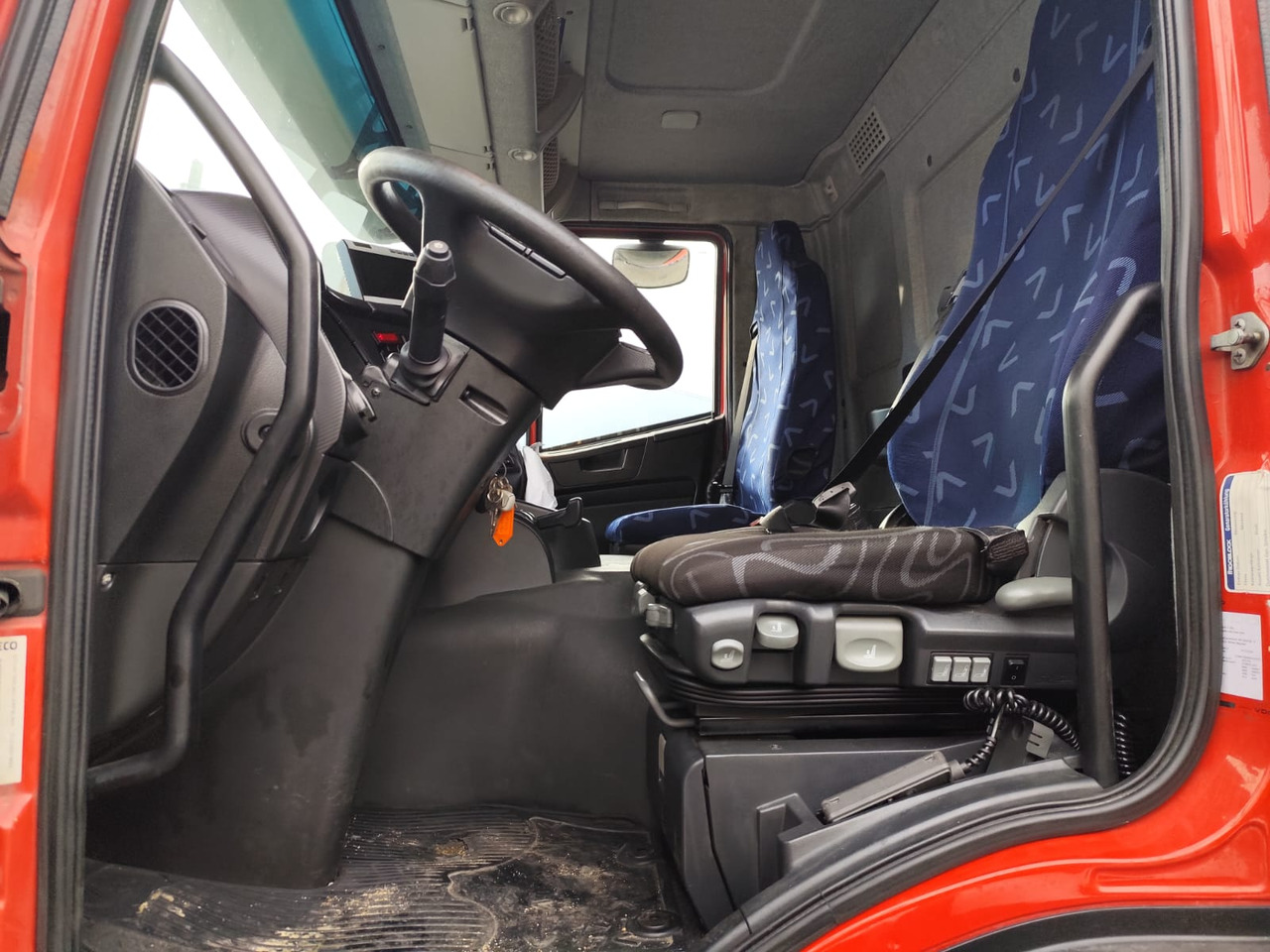 IVECO STRALIS 190S31 - Camión multibasculante: foto 3 IVECO STRALIS 190S31 - Camión multibasculante: foto 3