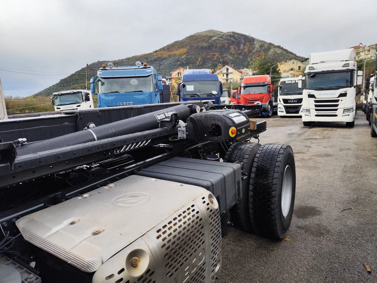 IVECO STRALIS 190S31 - Camión multibasculante: foto 2 IVECO STRALIS 190S31 - Camión multibasculante: foto 2