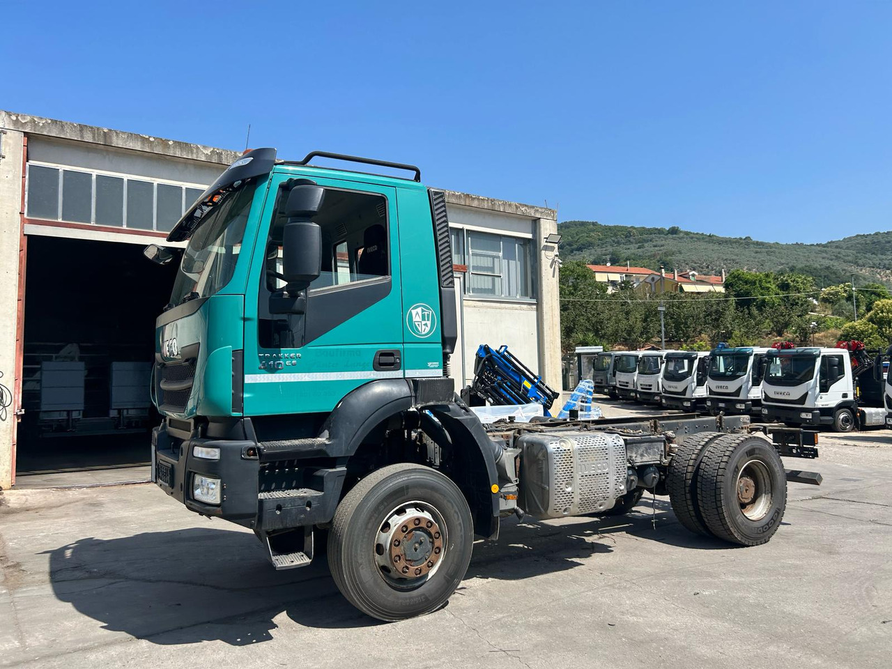 IVECO TRAKKER 190T41 - Camión chasis: foto 1 IVECO TRAKKER 190T41 - Camión chasis: foto 1