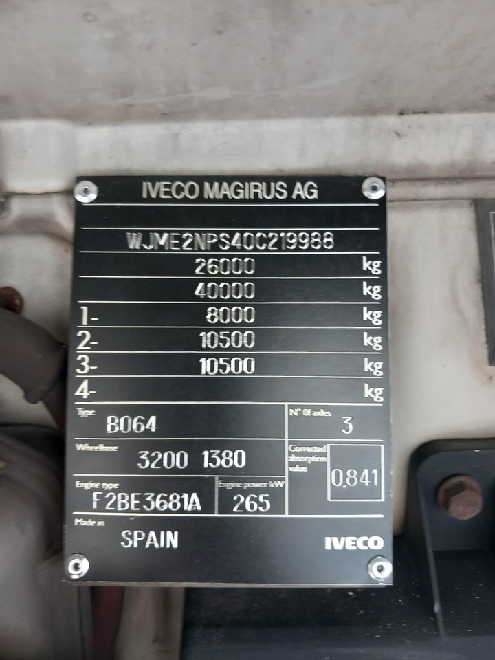 Camión grúa IVECO TRAKKER 260T36: foto 40