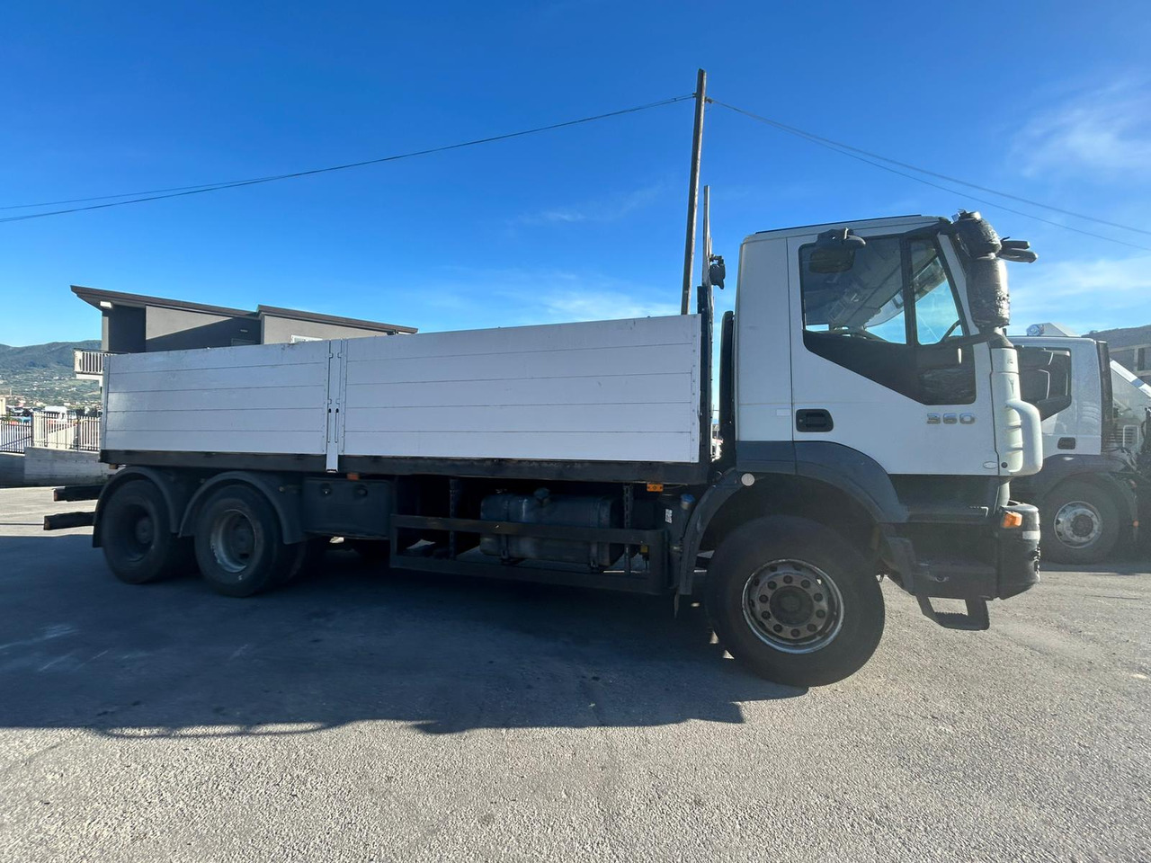 IVECO TRAKKER 260T36 - Camión caja abierta: foto 5 IVECO TRAKKER 260T36 - Camión caja abierta: foto 5