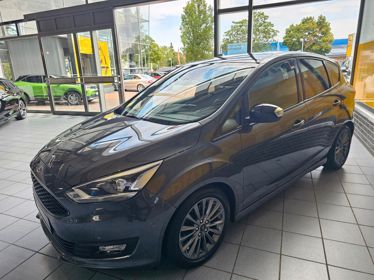 Ford C-MAX 1.5 Sport Automatik Bi-Xenon Navi Standhzg - Furgoneta de pasajeros: foto 4 Ford C-MAX 1.5 Sport Automatik Bi-Xenon Navi Standhzg - Furgoneta de pasajeros: foto 4