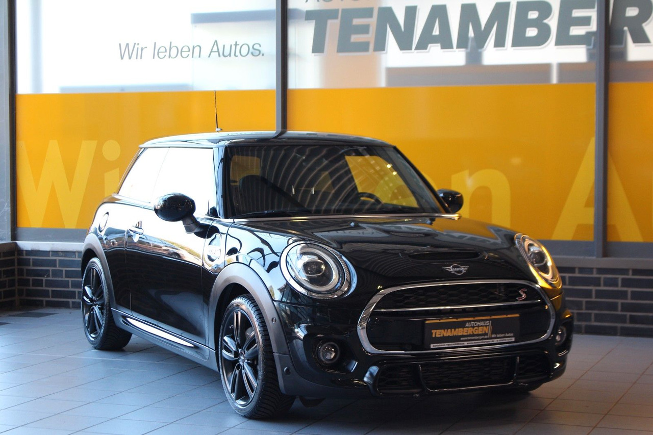 MINI Cooper S 3 trg. Pepper JCW LED H&K - Sedan: foto 2 MINI Cooper S 3 trg. Pepper JCW LED H&K - Sedan: foto 2
