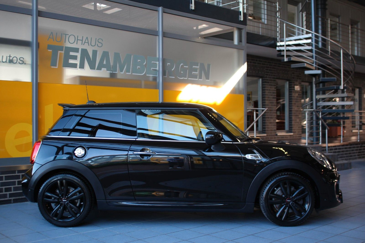 MINI Cooper S 3 trg. Pepper JCW LED H&K - Sedan: foto 3 MINI Cooper S 3 trg. Pepper JCW LED H&K - Sedan: foto 3