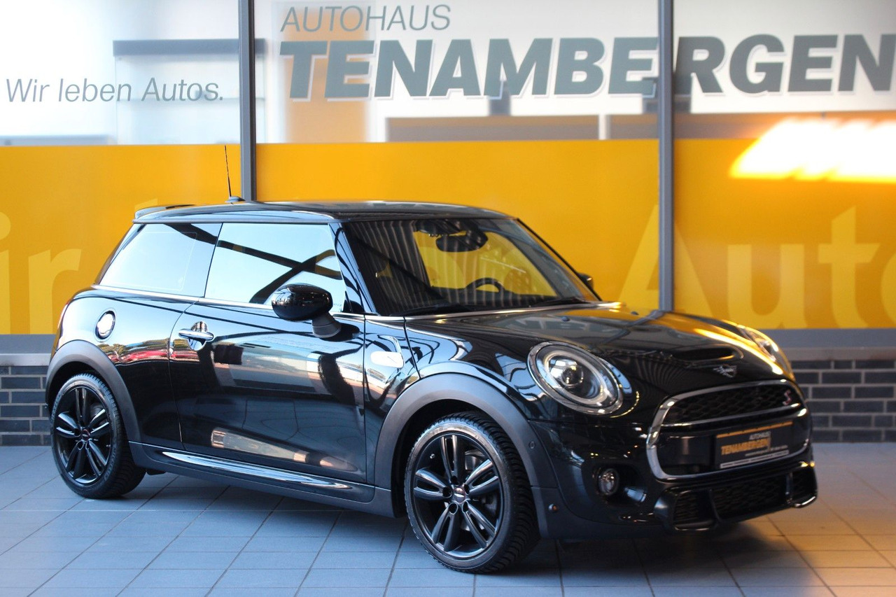 MINI Cooper S 3 trg. Pepper JCW LED H&K - Sedan: foto 1 MINI Cooper S 3 trg. Pepper JCW LED H&K - Sedan: foto 1