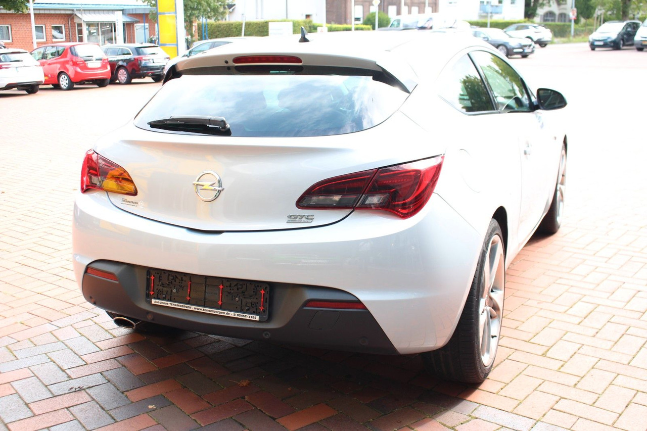 Opel Astra J GTC Innovation - Coche: foto 3 Opel Astra J GTC Innovation - Coche: foto 3