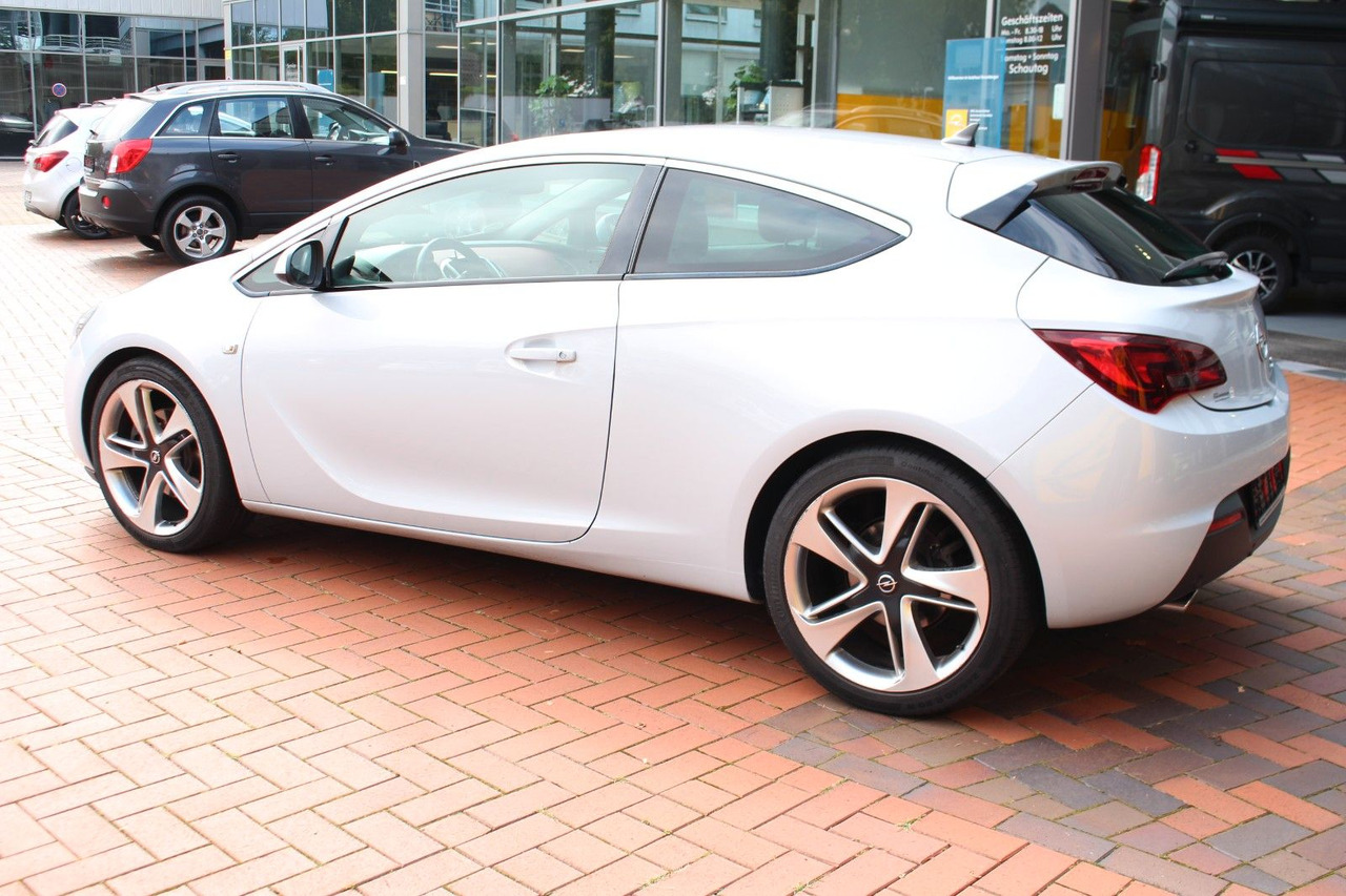 Opel Astra J GTC Innovation - Coche: foto 2 Opel Astra J GTC Innovation - Coche: foto 2