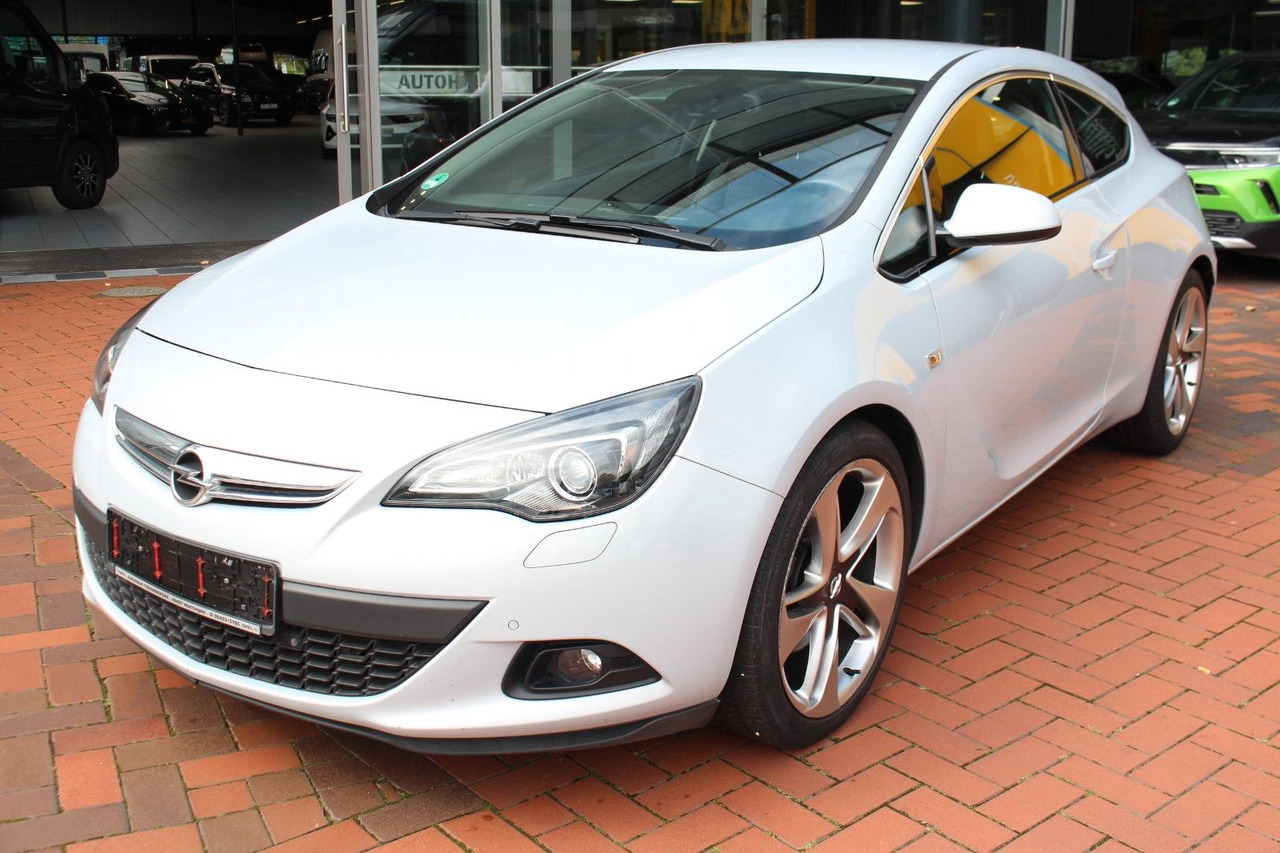 Opel Astra J GTC Innovation - Coche: foto 1 Opel Astra J GTC Innovation - Coche: foto 1