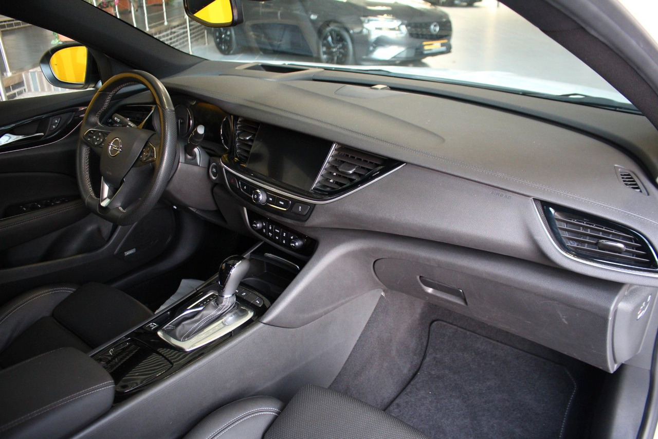 Opel Insignia B Sports Tourer Ultimate 4x4 AHK ACC - Coche: foto 5 Opel Insignia B Sports Tourer Ultimate 4x4 AHK ACC - Coche: foto 5