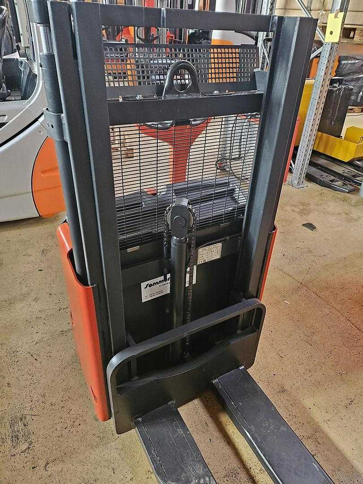 Linde L12 - Apilador: foto 3 Linde L12 - Apilador: foto 3