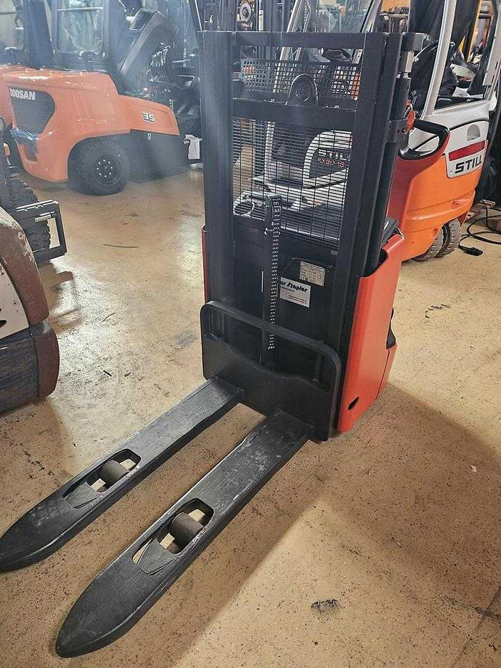 Linde L12 - Apilador: foto 1 Linde L12 - Apilador: foto 1