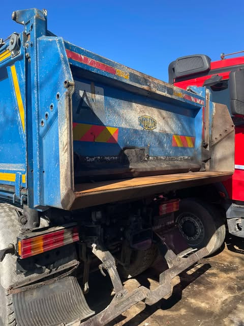 MERCEDES-BENZ actros - Camión volquete: foto 4 MERCEDES-BENZ actros - Camión volquete: foto 4