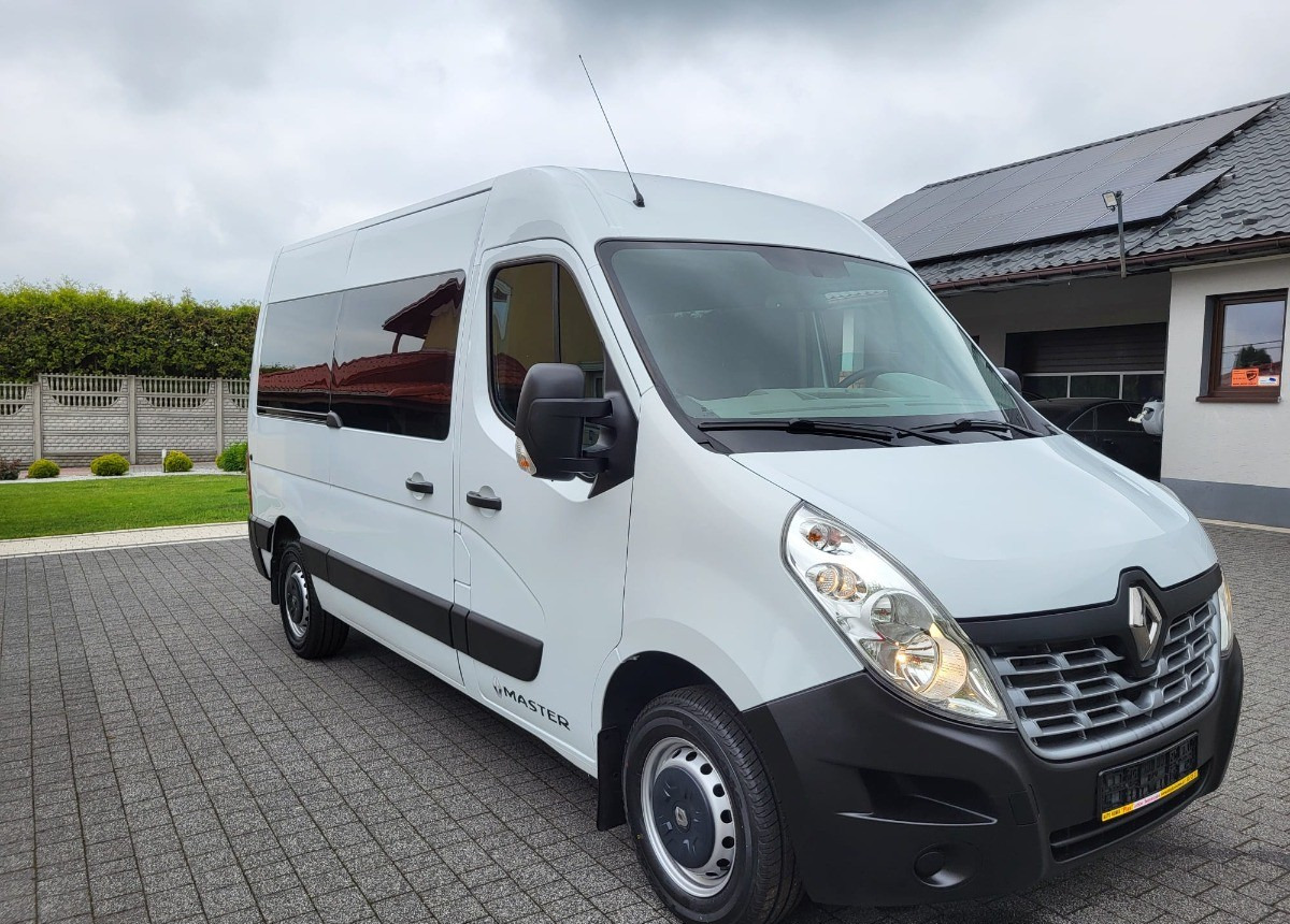 Foto del interior 1: Minibús, Furgoneta de pasajeros Renault Master 2.3 170ps. L2H2 8-osobowy Serwisowany I właściciel Foto del interior 1: Minibús, Furgoneta de pasajeros Renault Master 2.3 170ps. L2H2 8-osobowy Serwisowany I właściciel
