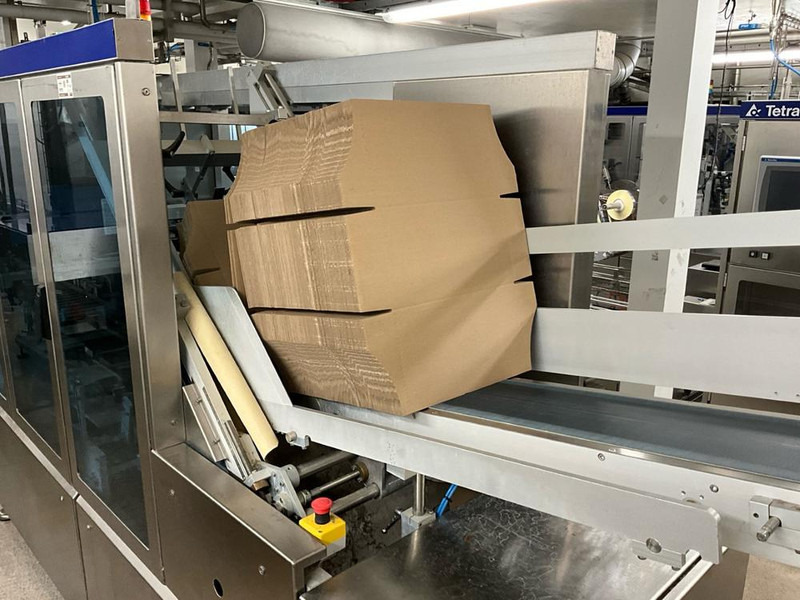 Maquinaria de embalaje Tetra Pak Cardboard Packer: foto 9