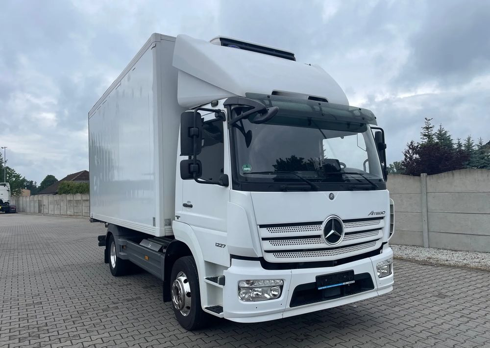 Mercedes-Benz ATEGO 1227 CHŁODNIA HAKOWA / HAKÓWKA - Camión frigorífico: foto 3 Mercedes-Benz ATEGO 1227 CHŁODNIA HAKOWA / HAKÓWKA - Camión frigorífico: foto 3