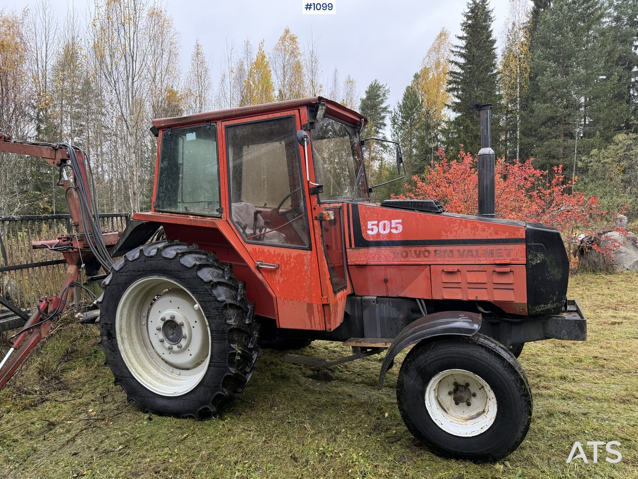 Valmet 505 Tractor and forestry trailer - Tractor, Remolque forestal: foto 1 Valmet 505 Tractor and forestry trailer - Tractor, Remolque forestal: foto 1