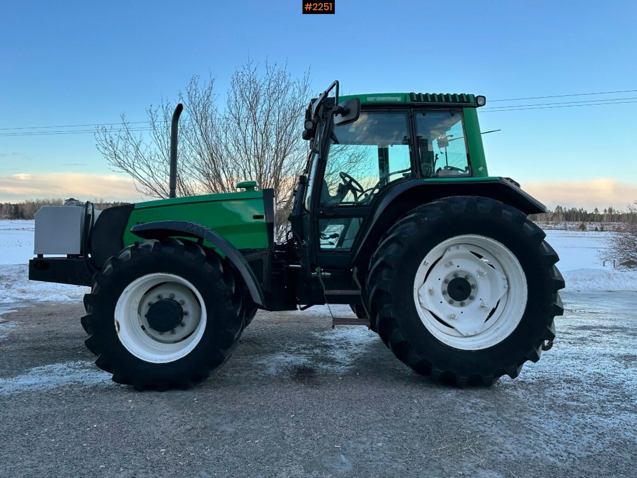 Valtra X110 waiststeering tractor with twintrac - Tractor: foto 3 Valtra X110 waiststeering tractor with twintrac - Tractor: foto 3