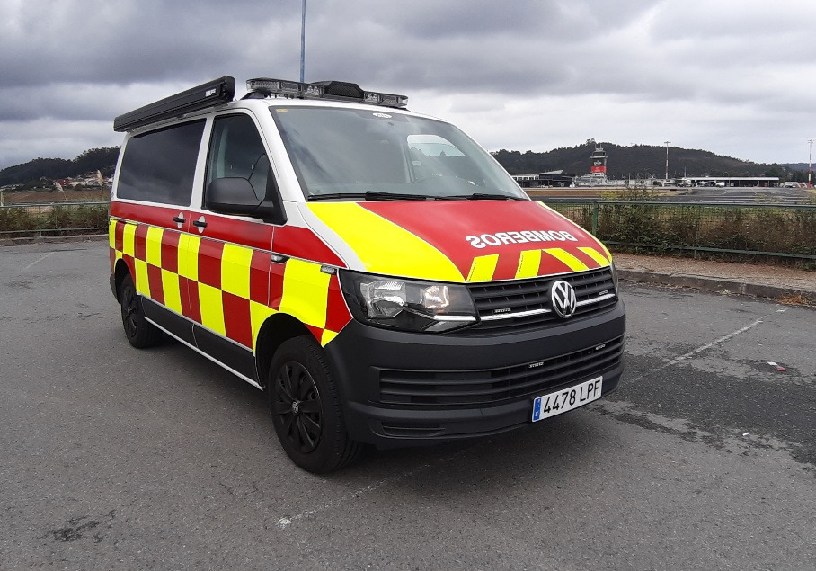 VOLKSWAGEN AG TRANSPORTER KOMBI - Camión de bomberos: foto 1 VOLKSWAGEN AG TRANSPORTER KOMBI - Camión de bomberos: foto 1