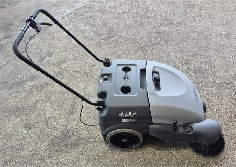 Nilfisk SW 750 - Barredora vial: foto 1 Nilfisk SW 750 - Barredora vial: foto 1