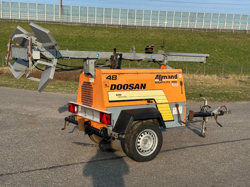 Doosan Allmand Night-Light Pro mobiele lichtmast LED - Torre de iluminación: foto 5 Doosan Allmand Night-Light Pro mobiele lichtmast LED - Torre de iluminación: foto 5