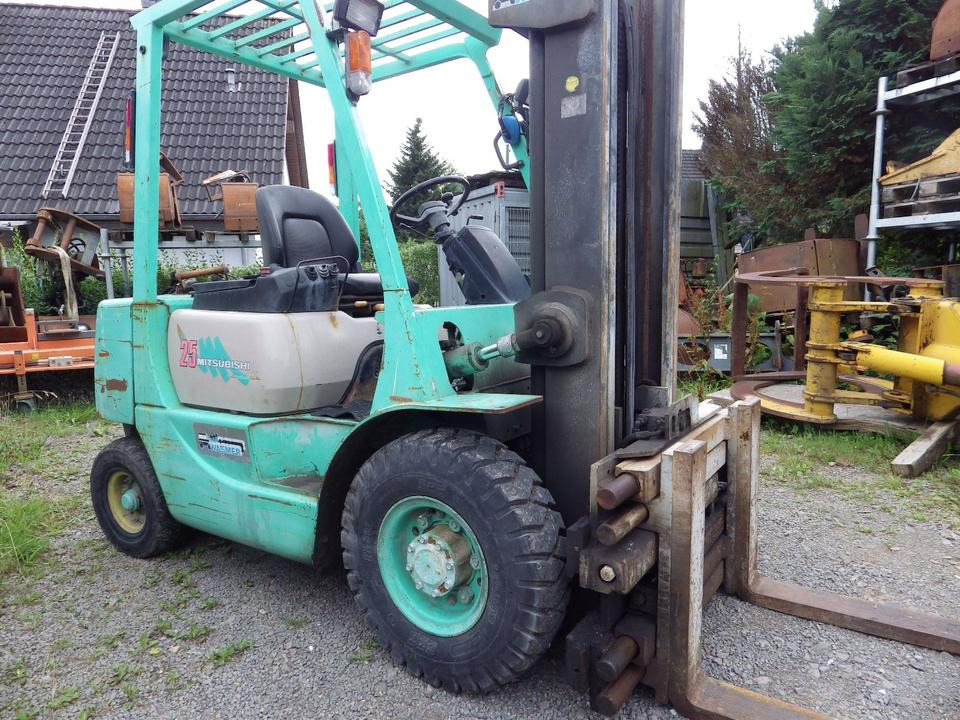 Mitsubishi FD25 Diesel Zinkenverstellgerät - Carretilla elevadora diésel: foto 3 Mitsubishi FD25 Diesel Zinkenverstellgerät - Carretilla elevadora diésel: foto 3