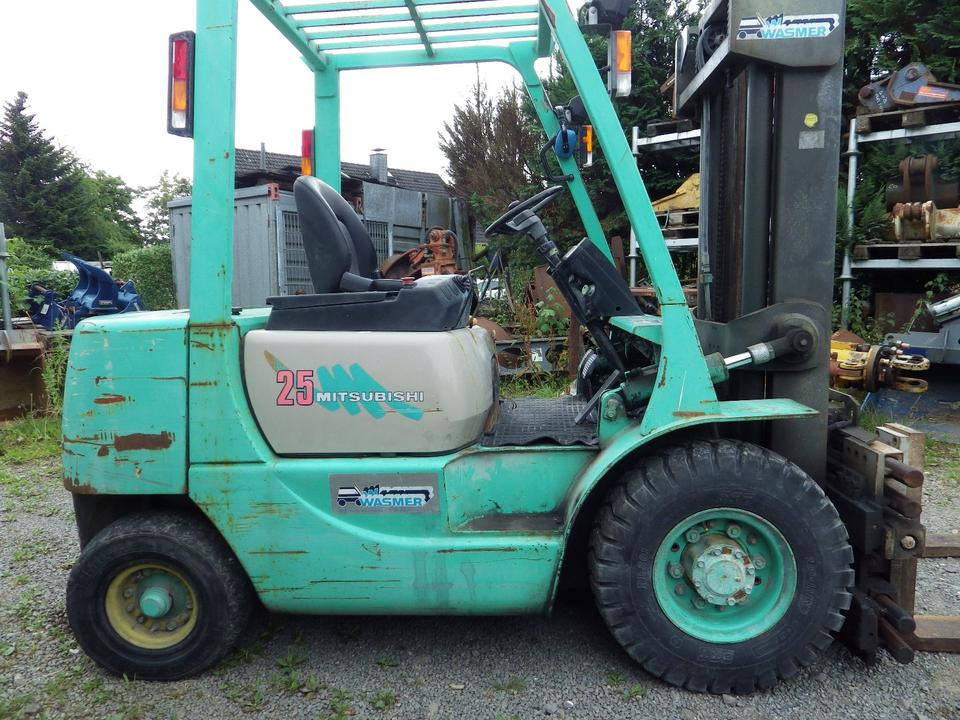 Mitsubishi FD25 Diesel Zinkenverstellgerät - Carretilla elevadora diésel: foto 1 Mitsubishi FD25 Diesel Zinkenverstellgerät - Carretilla elevadora diésel: foto 1