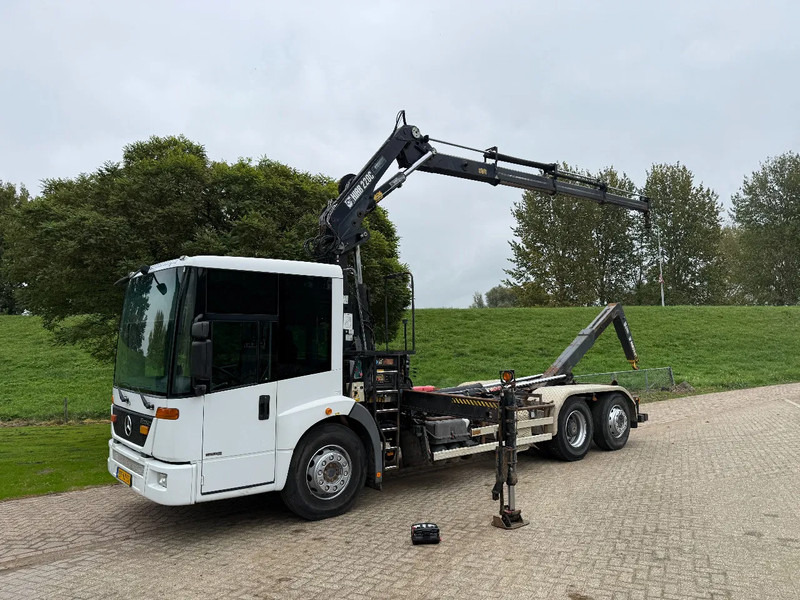 Mercedes-Benz Econic Hiab 220-Hooklift-6x2-Remote - Camión grúa: foto 1 Mercedes-Benz Econic Hiab 220-Hooklift-6x2-Remote - Camión grúa: foto 1