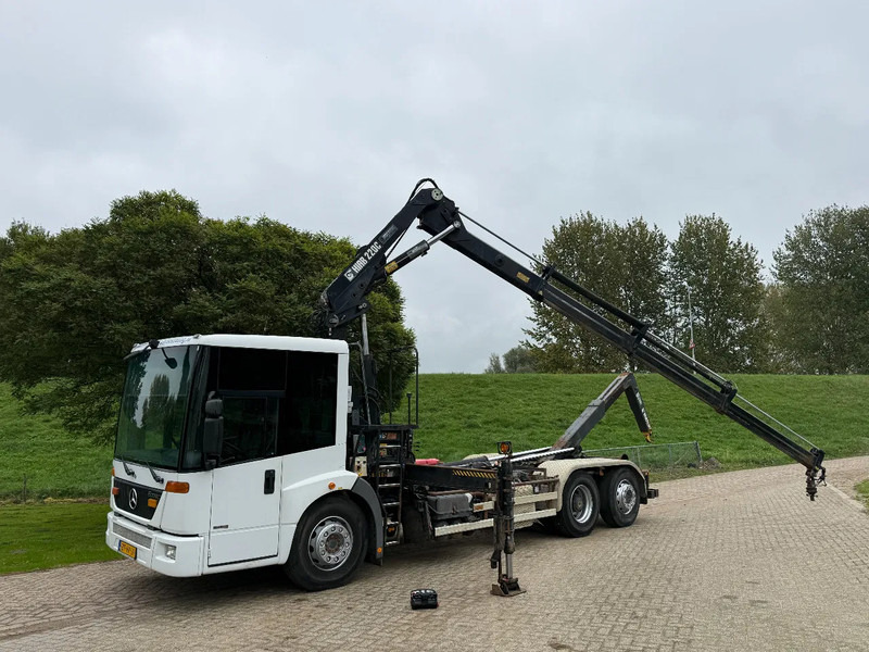 Mercedes-Benz Econic Hiab 220-Hooklift-6x2-Remote - Camión grúa: foto 4 Mercedes-Benz Econic Hiab 220-Hooklift-6x2-Remote - Camión grúa: foto 4