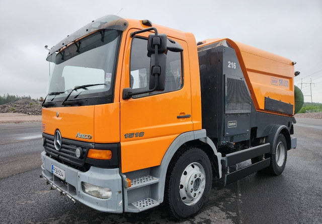Schmidt SK650 Atego 85kmh/h - Barredora vial: foto 1 Schmidt SK650 Atego 85kmh/h - Barredora vial: foto 1