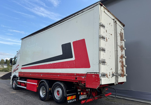VolvoFH13 500 6x2 Rahtikaappi - Camión caja cerrada: foto 3 VolvoFH13 500 6x2 Rahtikaappi - Camión caja cerrada: foto 3