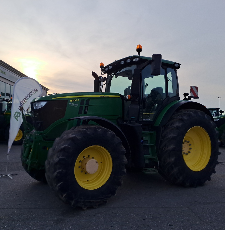 JOHN DEERE 6250R PREMIUM EDITION - Tractor: foto 1 JOHN DEERE 6250R PREMIUM EDITION - Tractor: foto 1