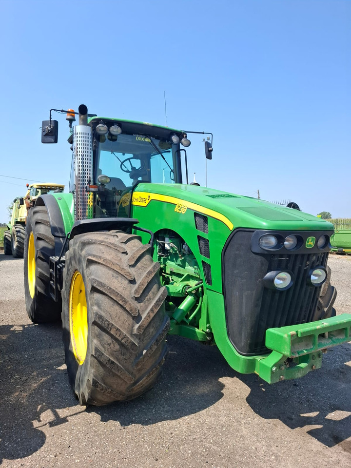JOHN DEERE 8230 - Tractor: foto 1 JOHN DEERE 8230 - Tractor: foto 1