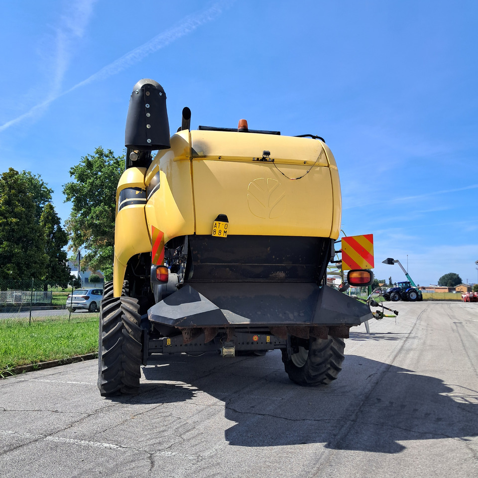 NEW HOLLAND CX880 - Cosechadora de granos: foto 4 NEW HOLLAND CX880 - Cosechadora de granos: foto 4