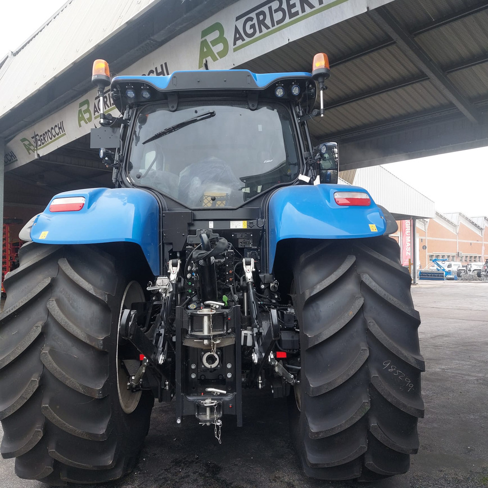 NEW HOLLAND T7 225 - Tractor: foto 2 NEW HOLLAND T7 225 - Tractor: foto 2