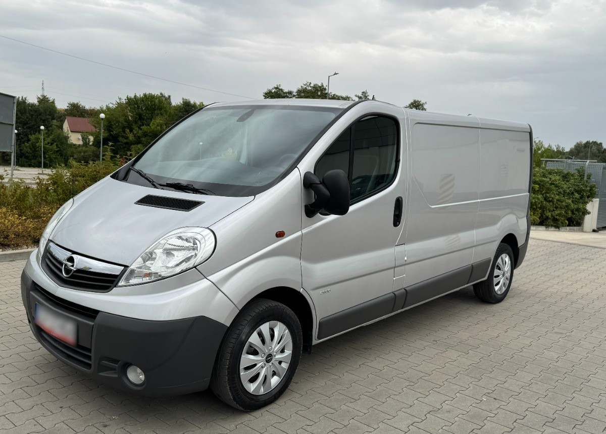 Opel Vivaro 2.0 DCI 115KM 2013 Rok SERWISOWANY Bezwypadkowy Super Stan - Furgón: foto 1 Opel Vivaro 2.0 DCI 115KM 2013 Rok SERWISOWANY Bezwypadkowy Super Stan - Furgón: foto 1