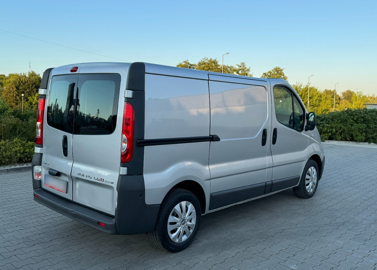 Opel Vivaro 2.0 DCI 115KM 2014 Rok Klimatyzacja Nawigacja BEZWYPADKOWY - Furgón: foto 4 Opel Vivaro 2.0 DCI 115KM 2014 Rok Klimatyzacja Nawigacja BEZWYPADKOWY - Furgón: foto 4