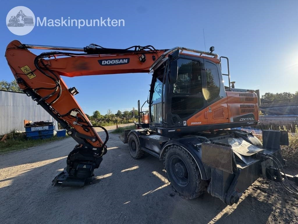 Doosan DX 170 W-5 + Tippvagn + Redskap - Excavadora de ruedas: foto 2 Doosan DX 170 W-5 + Tippvagn + Redskap - Excavadora de ruedas: foto 2