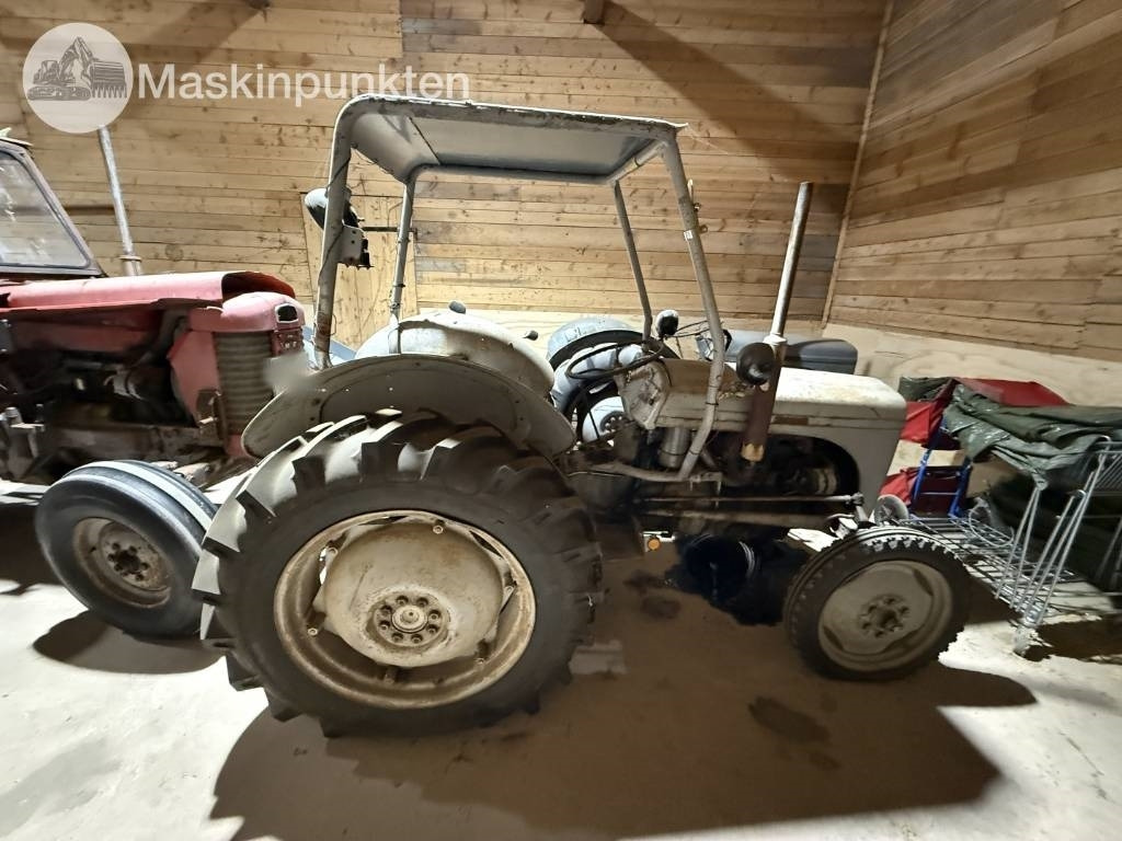 Massey Ferguson TED-20 - Tractor: foto 2 Massey Ferguson TED-20 - Tractor: foto 2