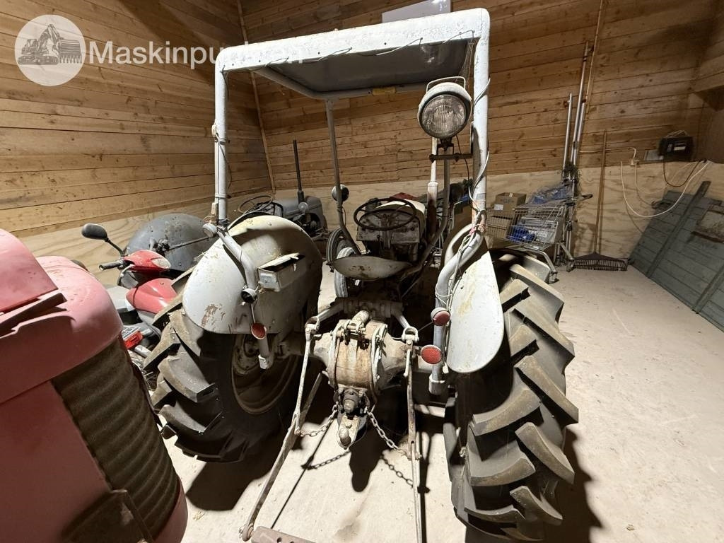 Massey Ferguson TED-20 - Tractor: foto 4 Massey Ferguson TED-20 - Tractor: foto 4