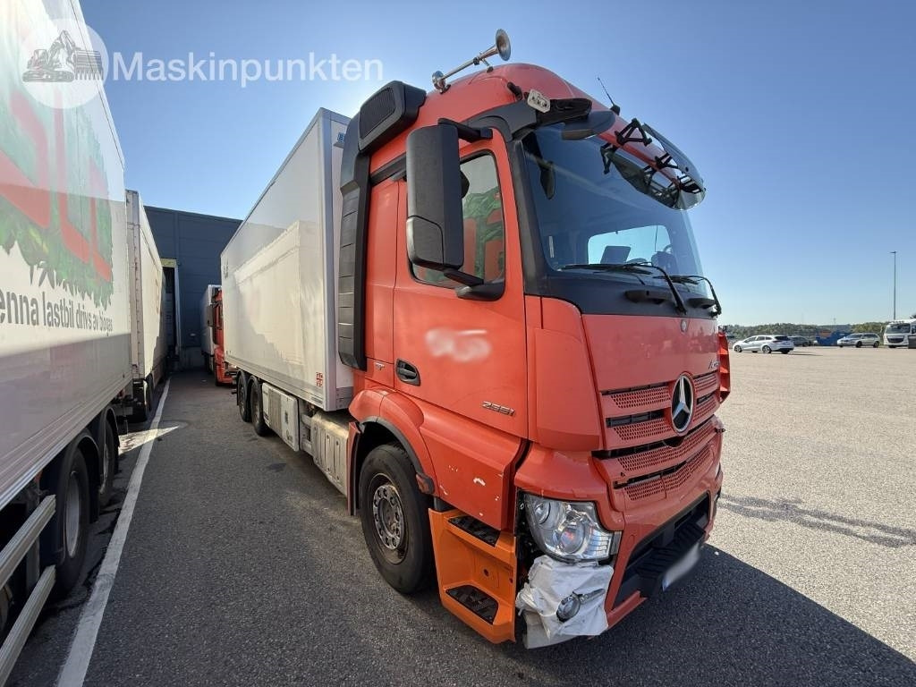 Mercedes-Benz Actros 2551 - Camión frigorífico: foto 3 Mercedes-Benz Actros 2551 - Camión frigorífico: foto 3