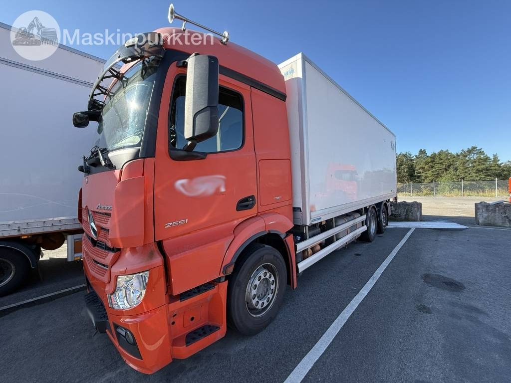 Mercedes-Benz Actros 2551 - Camión frigorífico: foto 1 Mercedes-Benz Actros 2551 - Camión frigorífico: foto 1