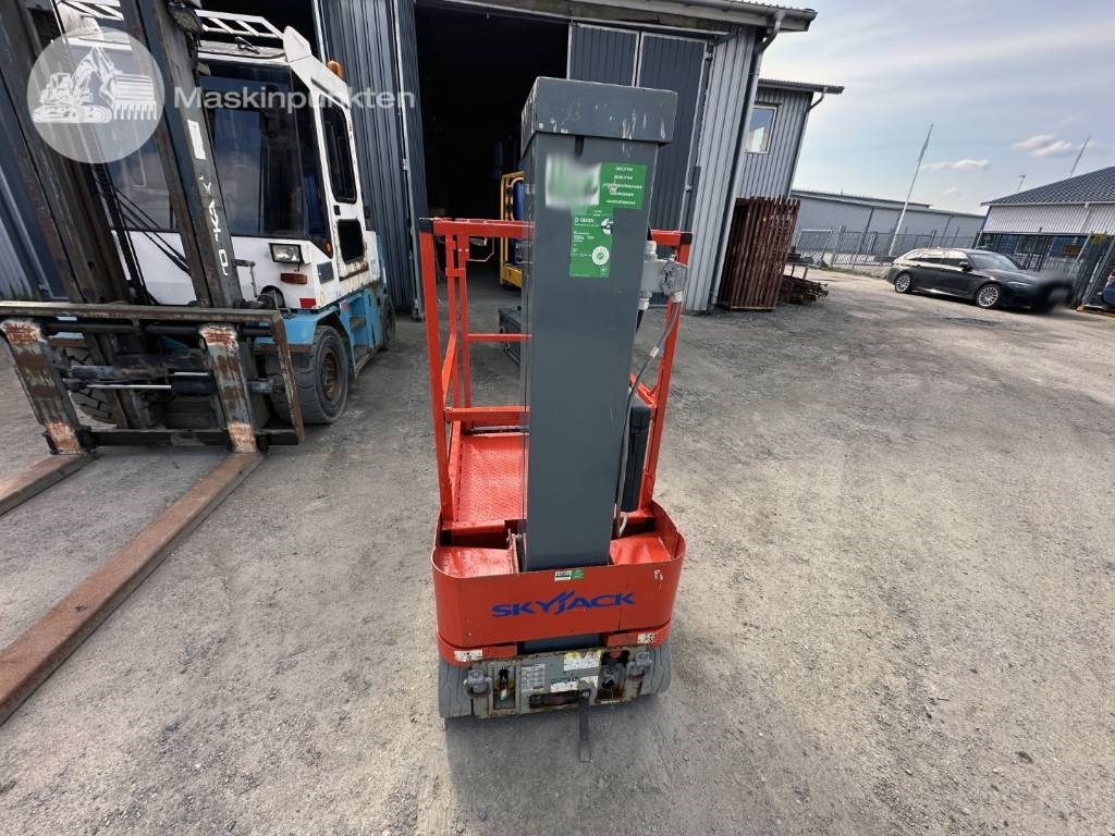 SkyJack SJ 12 - Plataforma de mástil vertical: foto 2 SkyJack SJ 12 - Plataforma de mástil vertical: foto 2