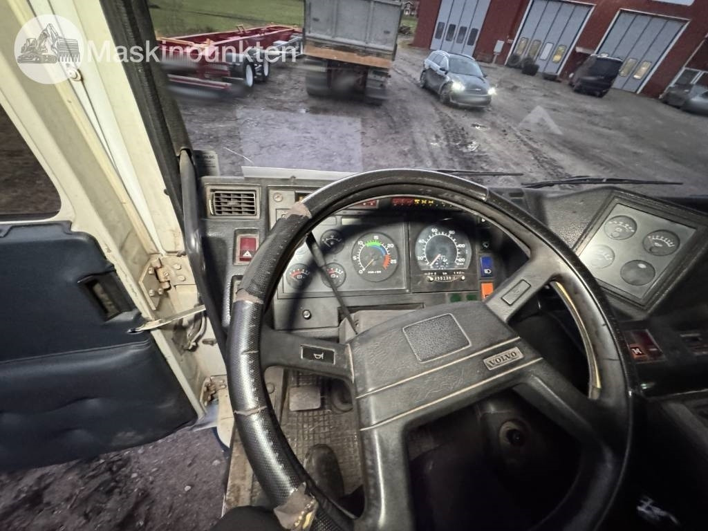 Camión forestal Volvo F 16: foto 43